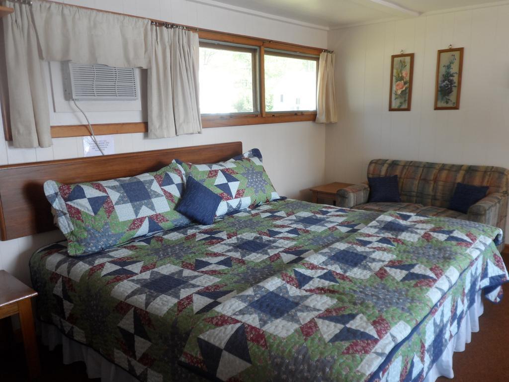 White Oak Motel & Cottages Holderness Стая снимка